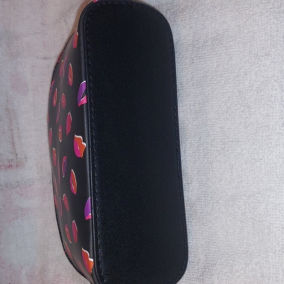 Torrid Lips Pink & Red Makeup Bag NWT - Picture 6 of 11